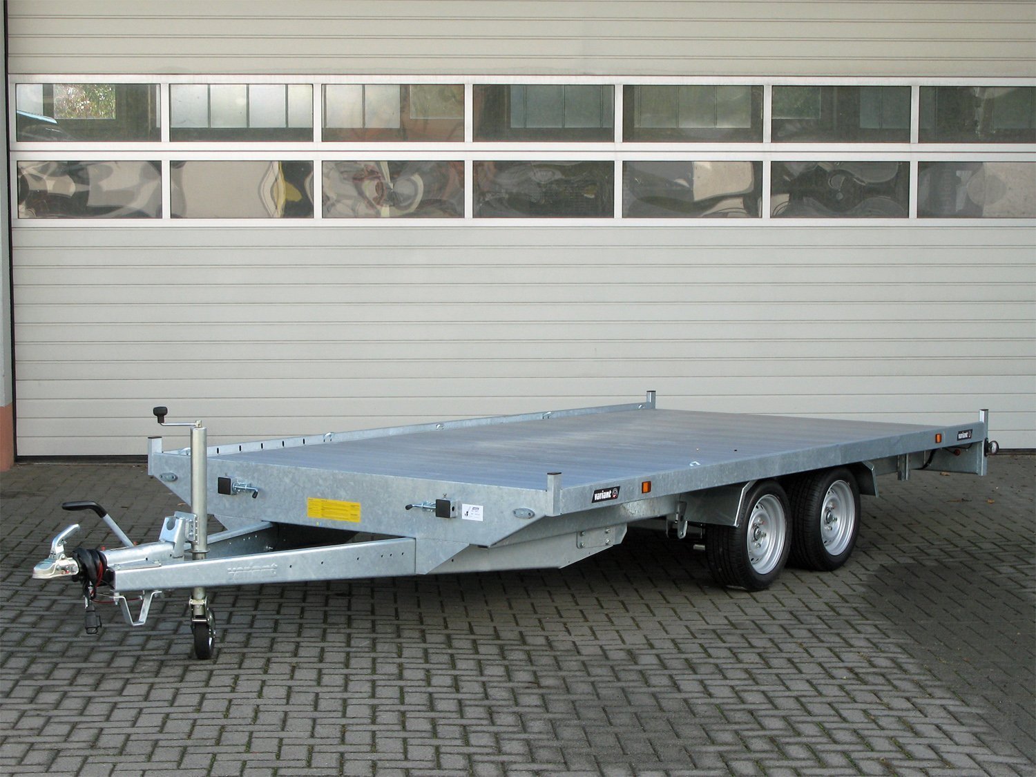 1f00e37d4309d3b61b38186081e54e14.jpg Variant 3021 L4 Parabelfahrwerk 100, Aluprofilboden, Rampe – Bild 1